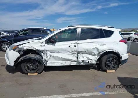 2018 Toyota Rav4 Le z USA, uszkodzony, nr VIN 2T3ZFREV4JW424616